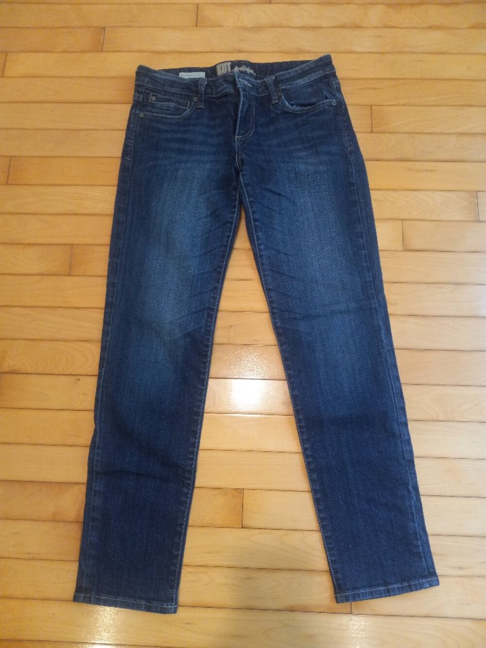 Kut from the Kloth Catherine Boyfriend Jeans Medium-Dark Wash size 4